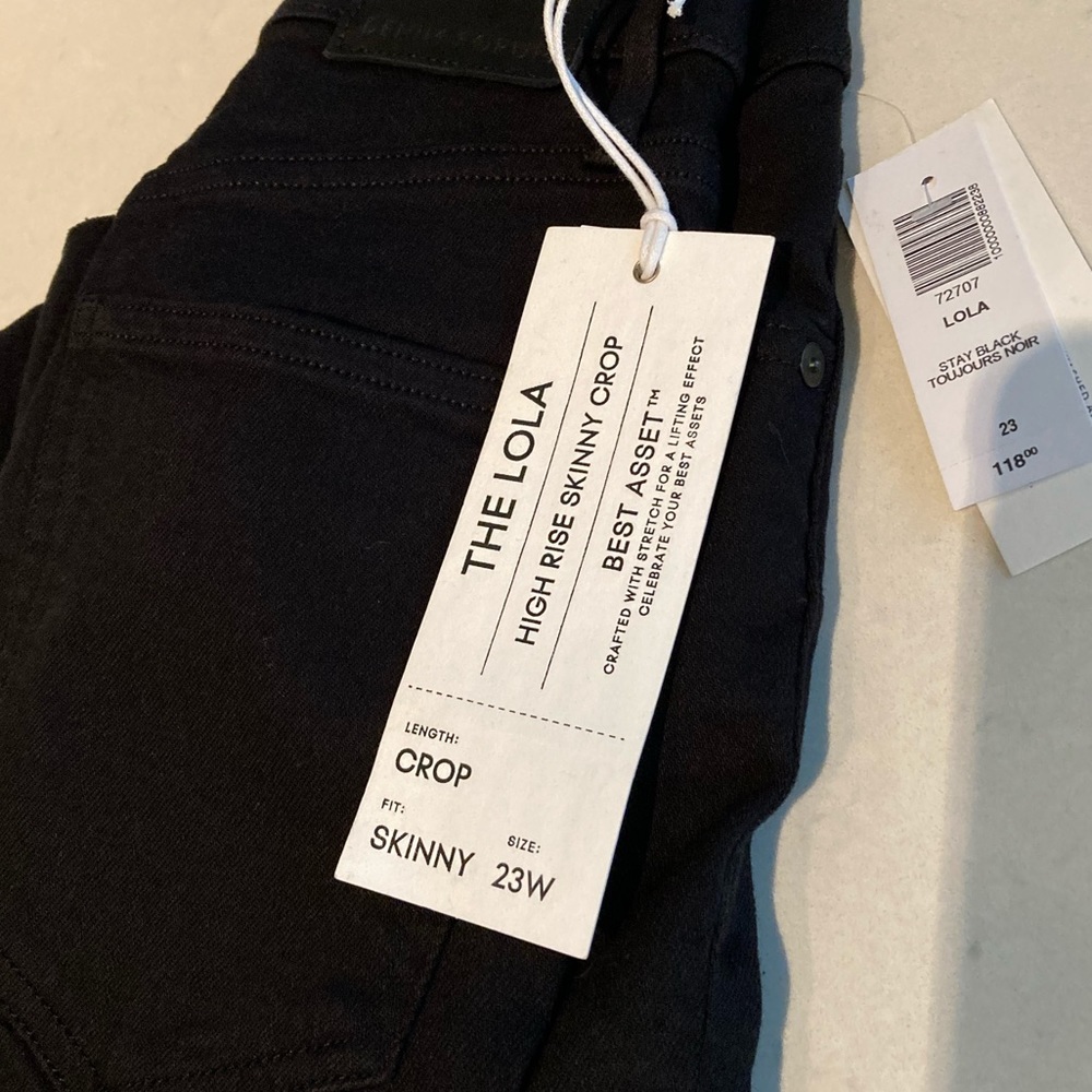 Denim Forum black skinny crop NWT